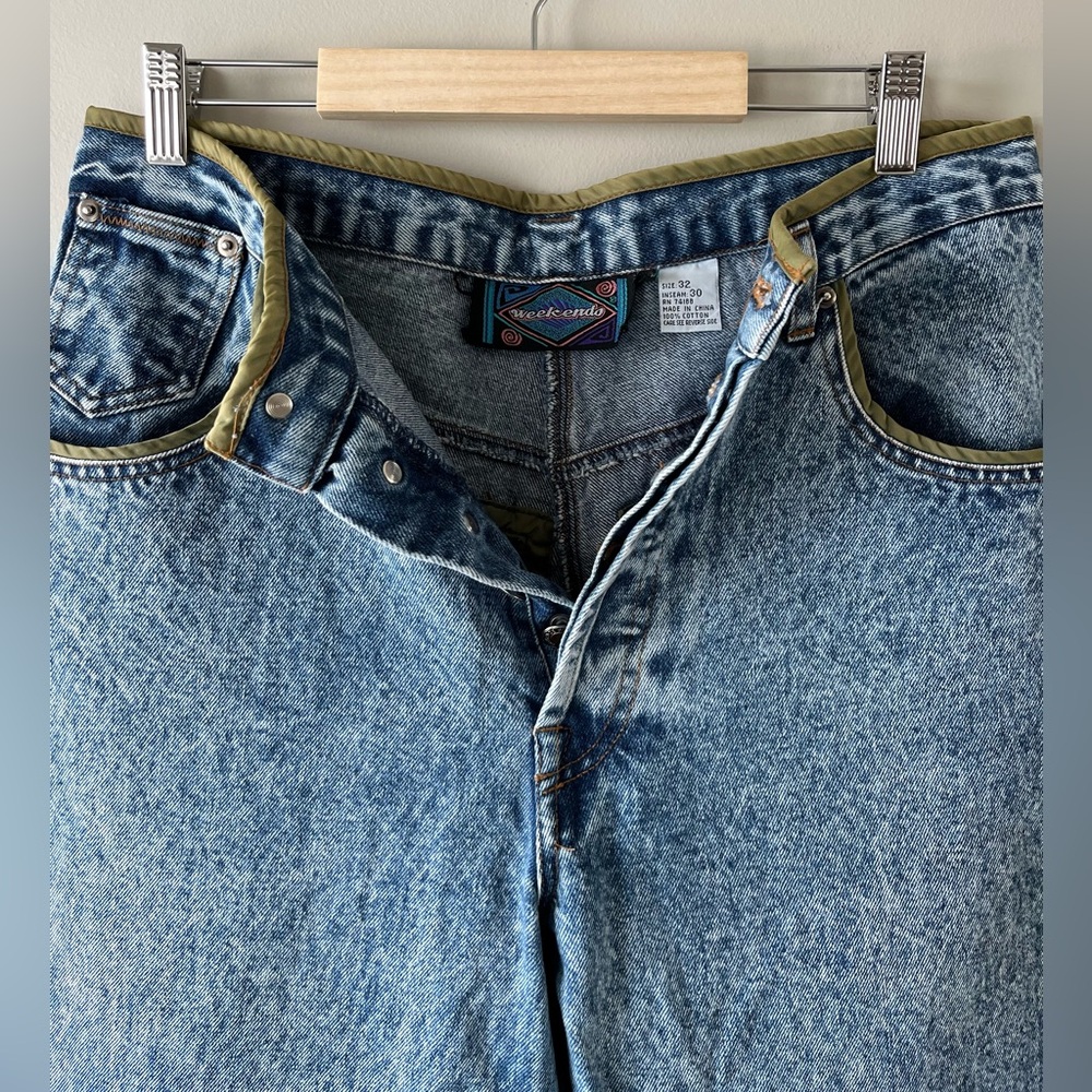 Vintage High-Rise Light Blue Jeans - Picture 3 of 9